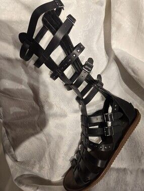Black Gladiator Knee-High Sandals with Grommets on Zipper Buckles - Women 9M